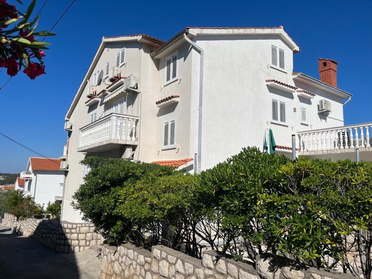 Apartments Vuksan Раб Экстерьер фото